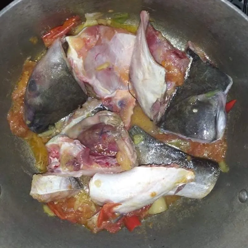 Nấu canh - Thêm cá