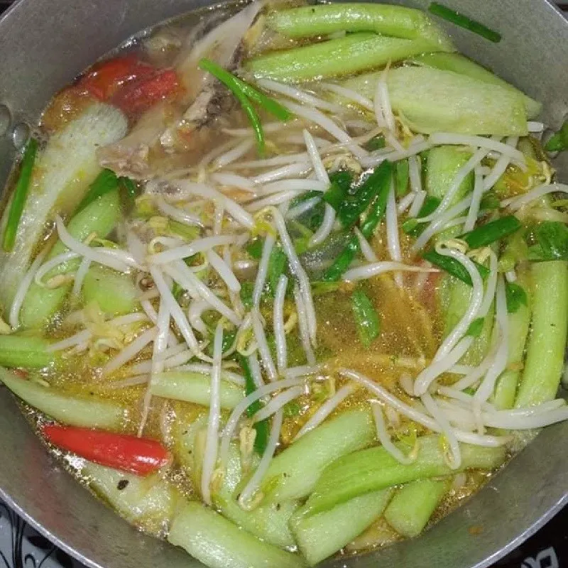 Nấu canh - Cho rau vào
