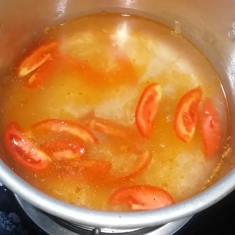 Đảo đều và nêm nếm gia vị vừa ăn