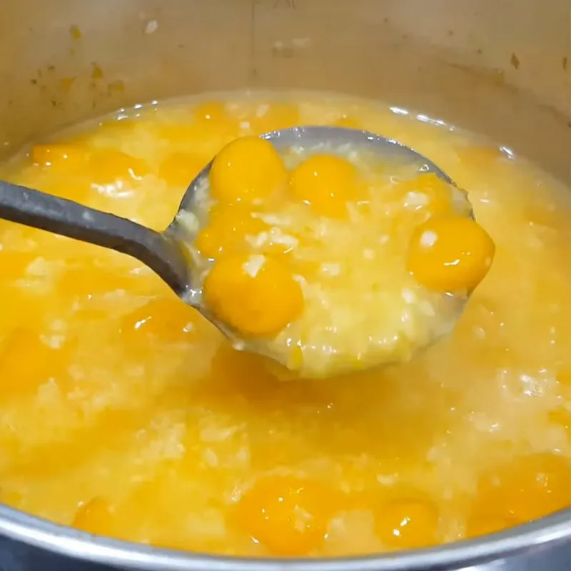 Các bước nấu chè bí đỏ đậu xanh