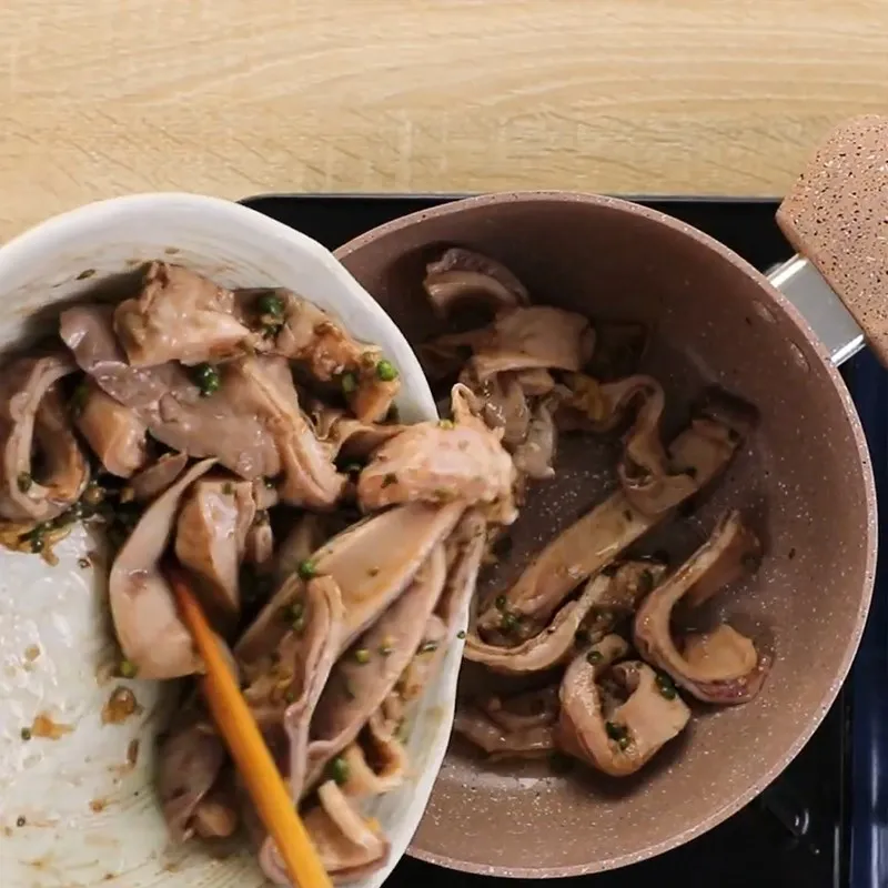 Bước 4 Nấu lẩu Lẩu bao tử hầm tiêu xanh