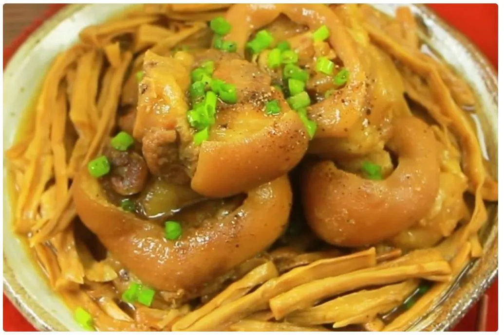 Thành phẩm món măng khô chân giò