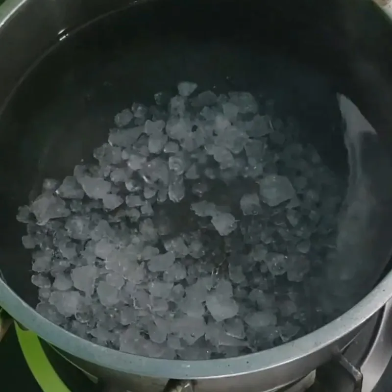 Nấu nha đam, táo đỏ với nước đường