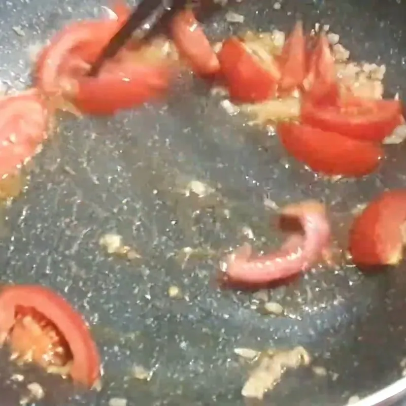 Nấu nước canh chua Cá chép giòn nấu canh chua