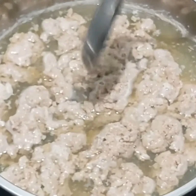 Nấu nước cua và vớt riêu cua Lẩu cua đồng miền Nam