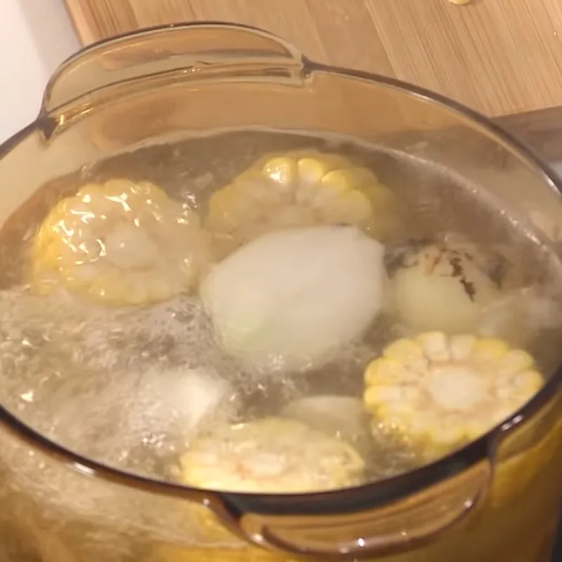 Nấu nước dùng lẩu với các loại củ quả