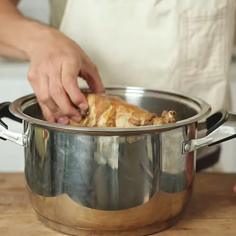 Nấu nước dùng lẩu ghẹ