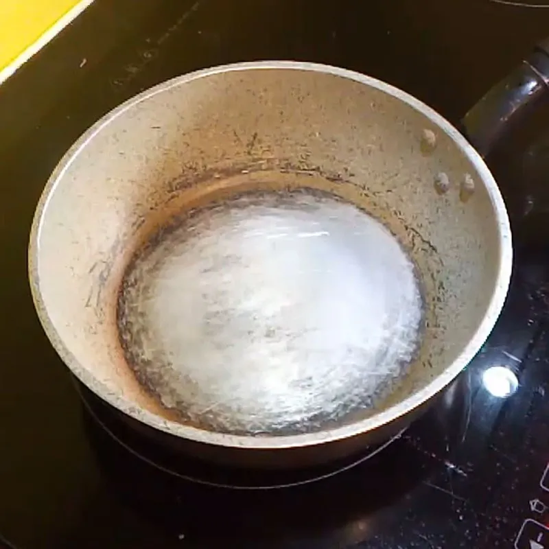 Quá trình nhiệt hóa tỏi trong dầu điều giúp giải phóng tinh dầu thơm