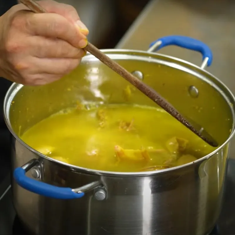 Bước 4: Nấu thịt ngan giả cầy