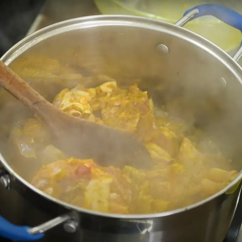 Bước 4: Nấu thịt ngan giả cầy