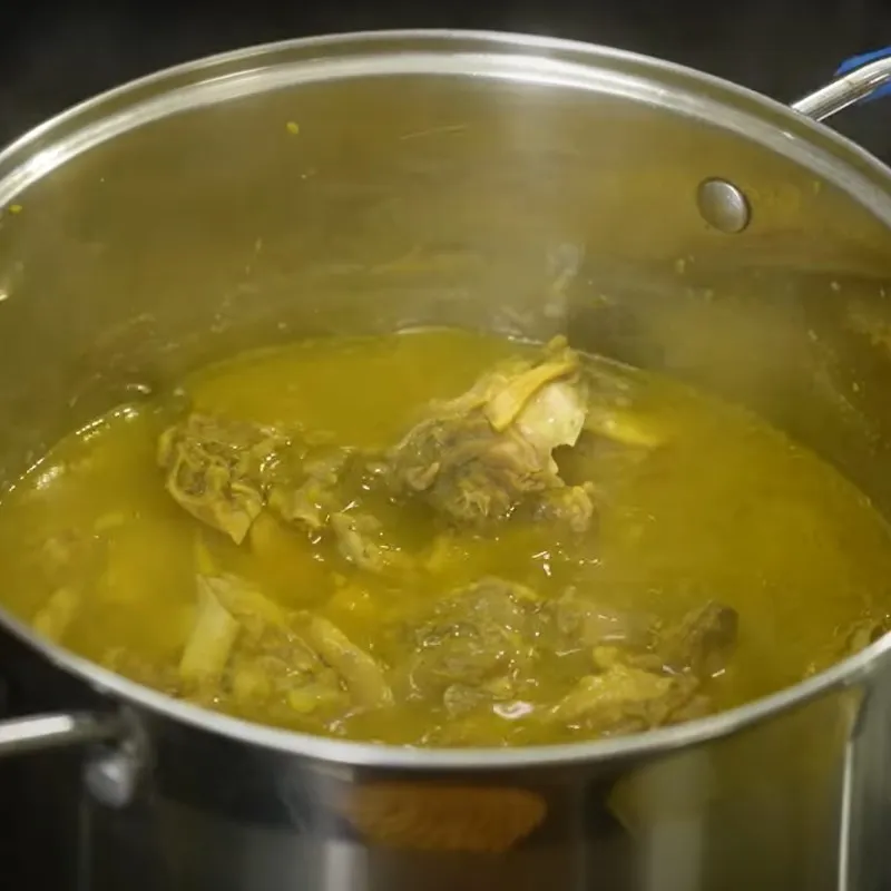 Bước 4: Nấu thịt ngan giả cầy