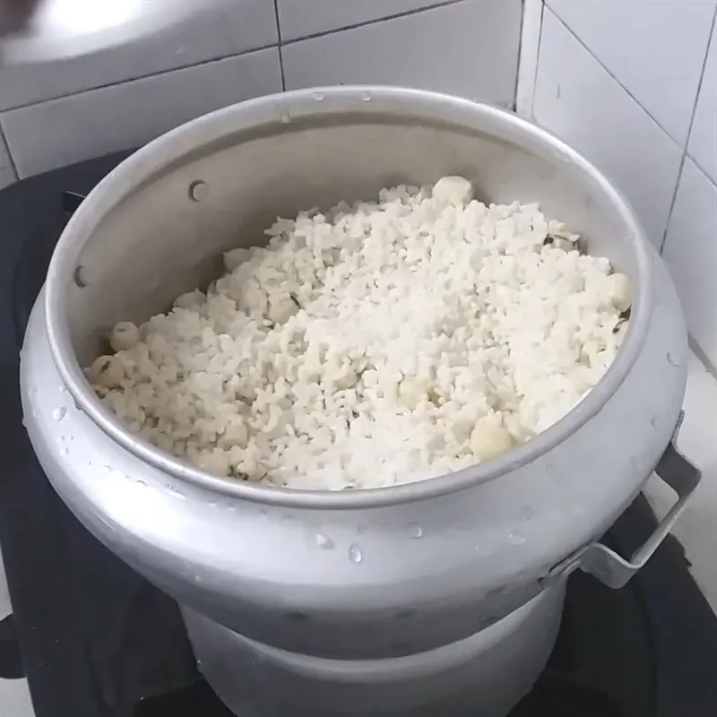 Bước 2 Nấu xôi hạt sen Xôi dừa hạt sen