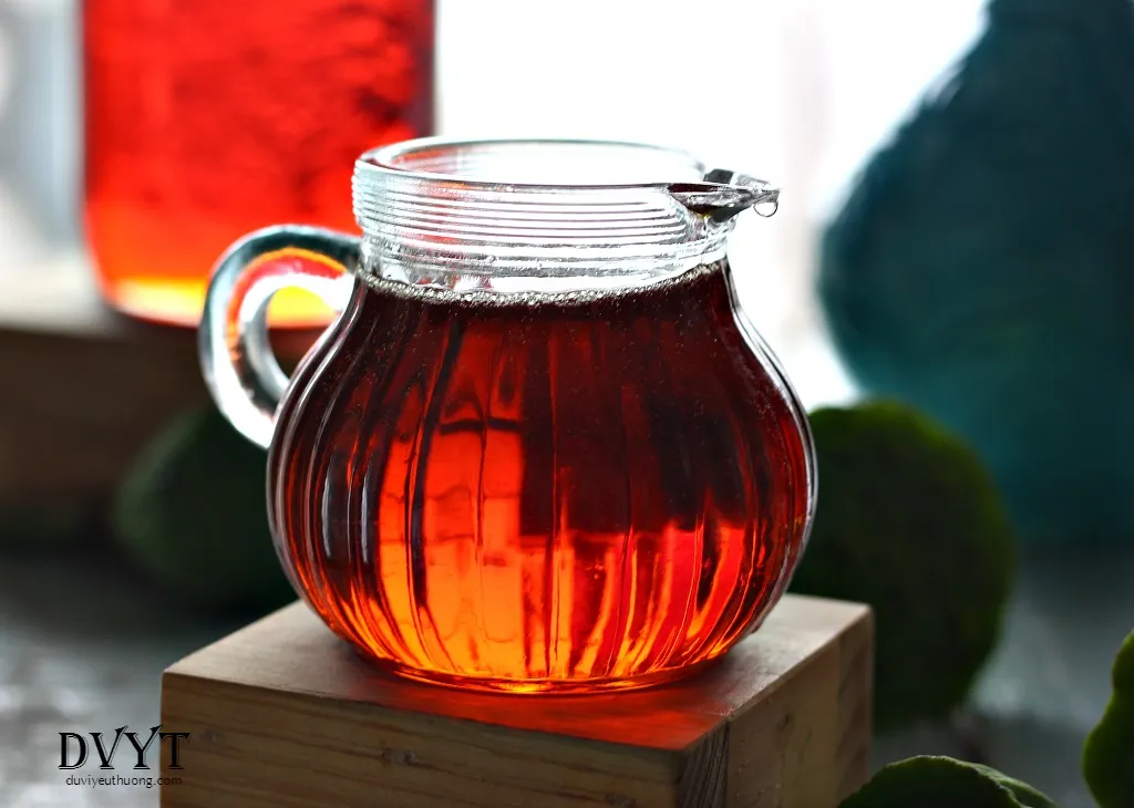 Chuẩn bị nguyên liệu chanh và đường vàng nấu nước đường