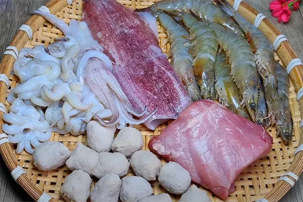 Nguyên liệu nấu mì cay rất đơn giản và dễ mua