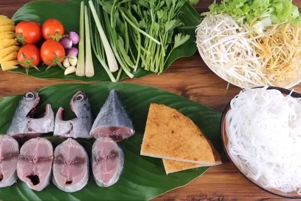 Nguyên liệu cho món bún cá ngừ