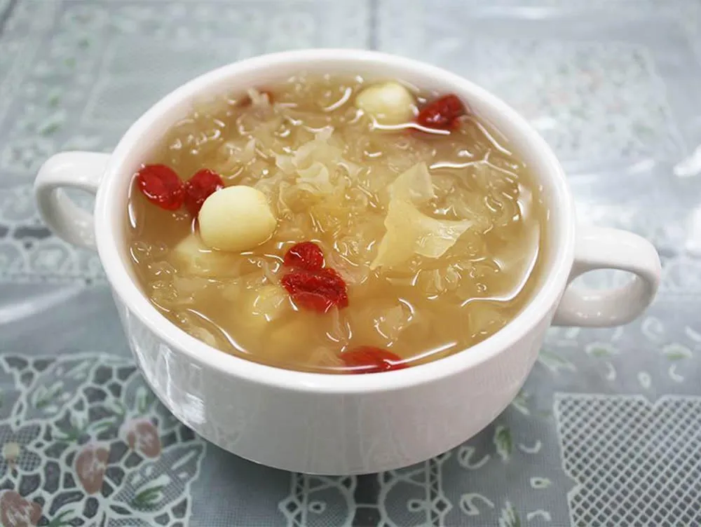 Các nguyên liệu nấu chè dưỡng nhan sau khi nấu chín tạo nên một bát chè hấp dẫn và đầy màu sắc