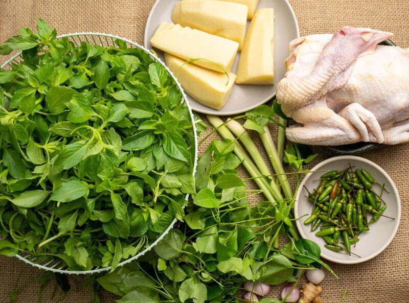 Cách Nấu Lẩu Gà Lá É Thơm Ngon Chuẩn Vị Đà Lạt Tại Nhà