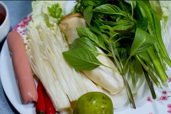 Món mì cay chay có vị ngon ngọt tự nhiên từ nhiều loại rau củ