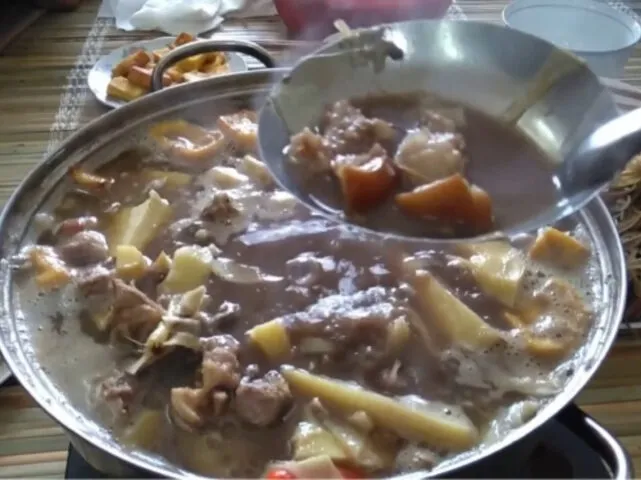 Xào thịt chó với gia vị thơm lừng