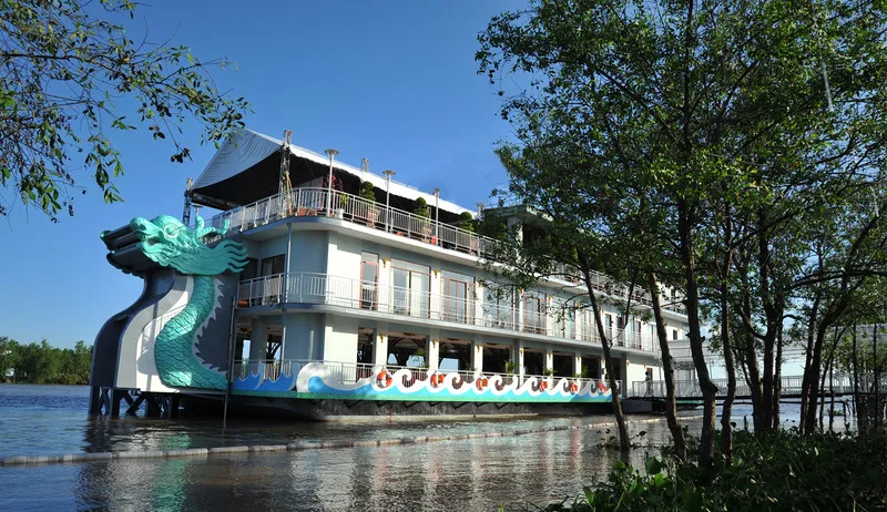 Nhà hàng nổi Bến Tre với thiết kế độc đáo như du thuyền trên sông