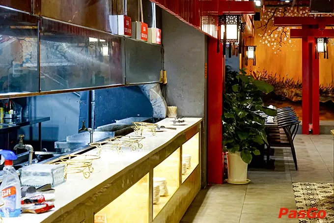 Nhà hàng với không gian rộng rãi, hiện đại là điểm tụ họp lý tưởng cho mọi cuộc vui