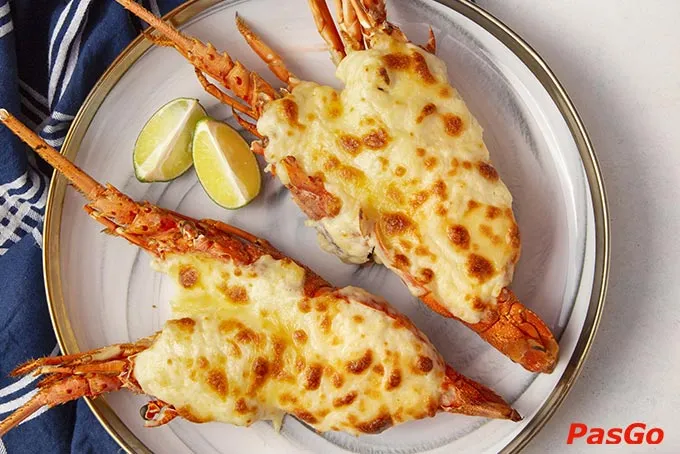 Các món hải sản, lẩu, nướng chắc chắn sẽ khiến bạn chìm đắm trong bữa tiệc hải sản phong phú này