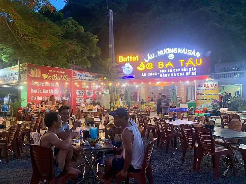 Nhà hàng Ốc Ba Tàu Cát Bà