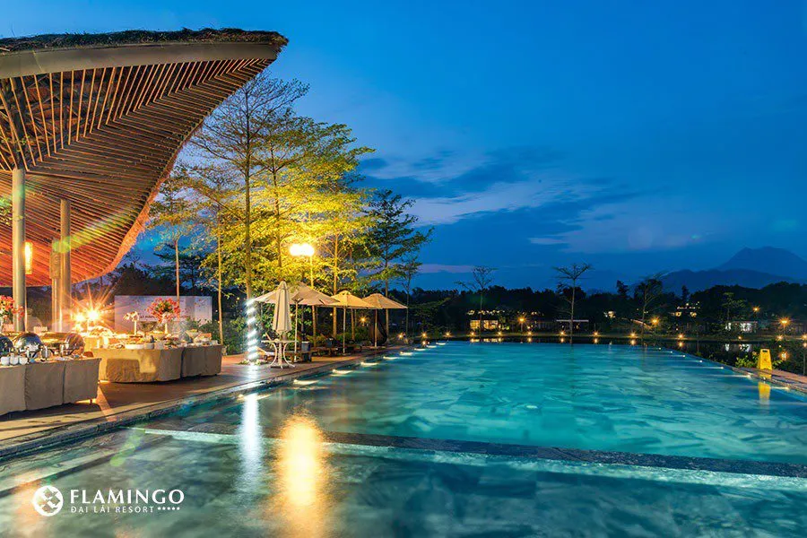 Khu vực bán ngoài trời hòa mình vào thiên nhiên