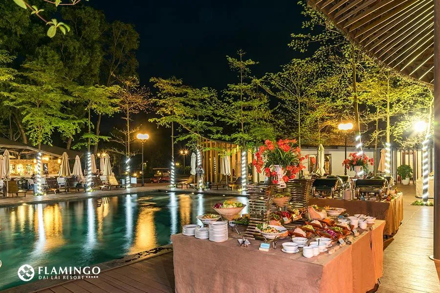 Không gian dùng bữa thoáng đãng với ánh sáng tự nhiên