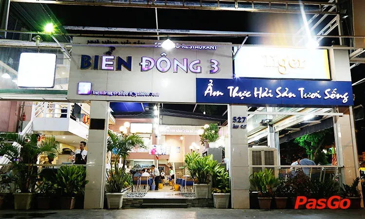 Khu vực bể hải sản tươi sống tại Hải Sản Biển Đông Âu Cơ