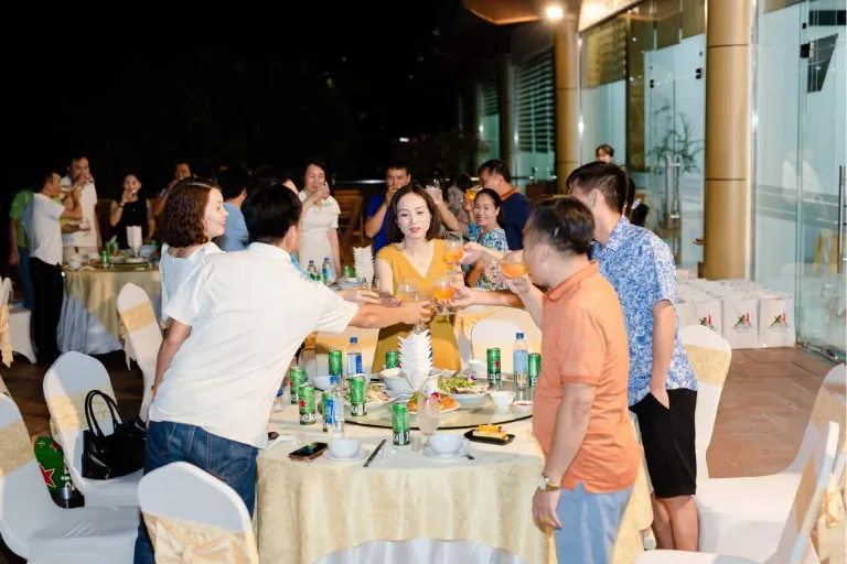 Khuôn viên xanh mát và tiện nghi tại Monaco Nghi Sơn cho các bữa tiệc hải sản