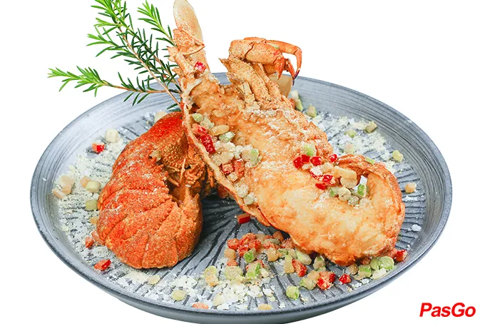 Đến với nhà hàng Hải Sản Phố, tín đồ đam mê hải sản có cơ hội thỏa mãn đam mê với thực đơn hội tụ đủ món ngon hấp dẫn từ hải sản tươi sống