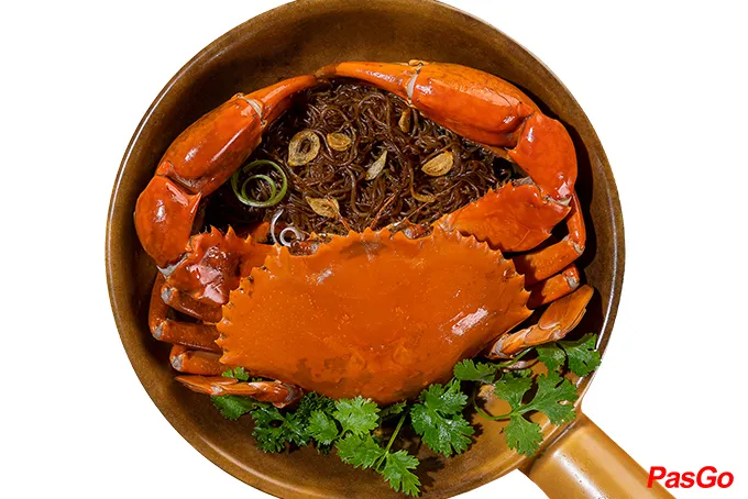 Ngoài các loại hải sản tươi sống tuyển chọn từ các vùng biển nổi tiếng của Việt Nam, Hải Sản Phố còn gây ấn tượng bằng một loạt cái tên ngoại nhập chất lượng