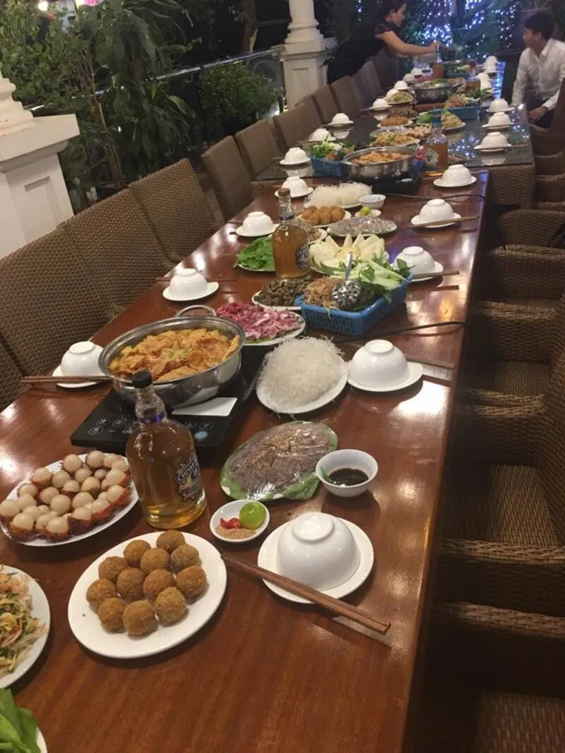 Gà rang muối giòn ngon tại nhà hàng Thúy Nga