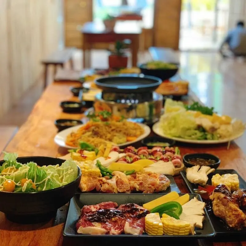 Thịt bò nướng với nước chấm đặc trưng