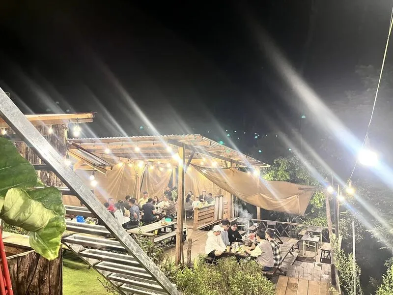 Không gian rộng rãi tại Bếp Bà Hana