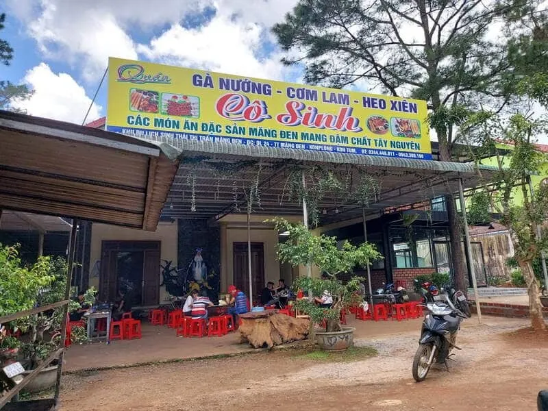 Gà nướng cơm lam – món ăn biểu tượng của Măng Đen