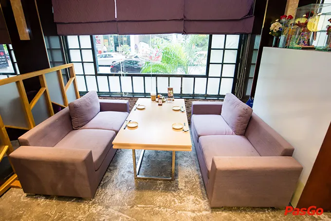 Không gian nhà hàng sang trọng, mang đậm phong cách Nhật Bản