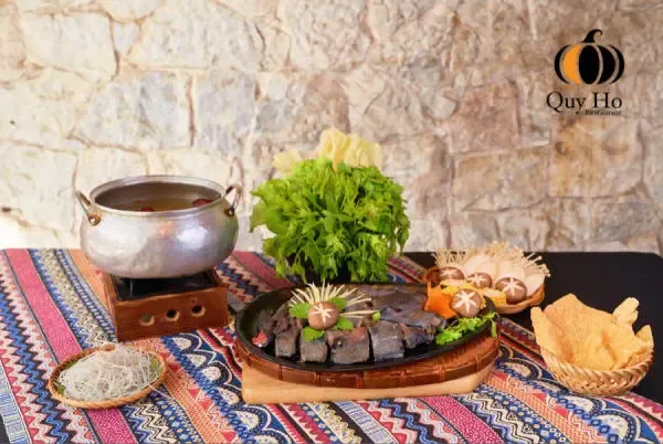 Món gà đen ủ bí ngô