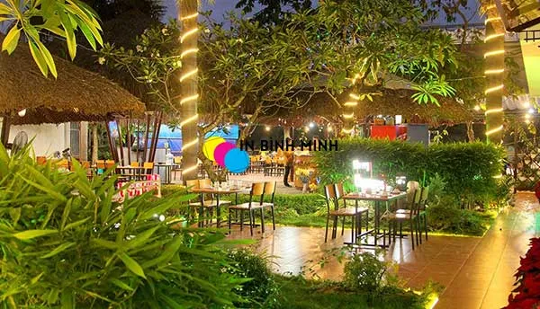 Không gian sân vườn rộng rãi tại Mái Lá