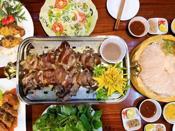 Món ăn tại Cá TầmVua