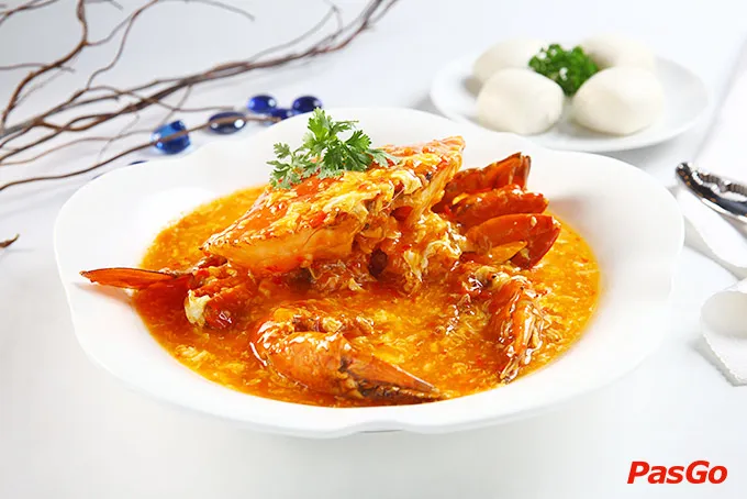 Phòng VIP tại Shang Garden với bàn tròn xoay và trang trí Trung Hoa cổ điển