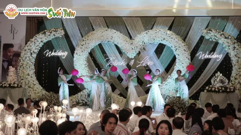 Sảnh tiệc Diamond Palace tại Khu du lịch Suối Tiên với thiết kế sang trọng