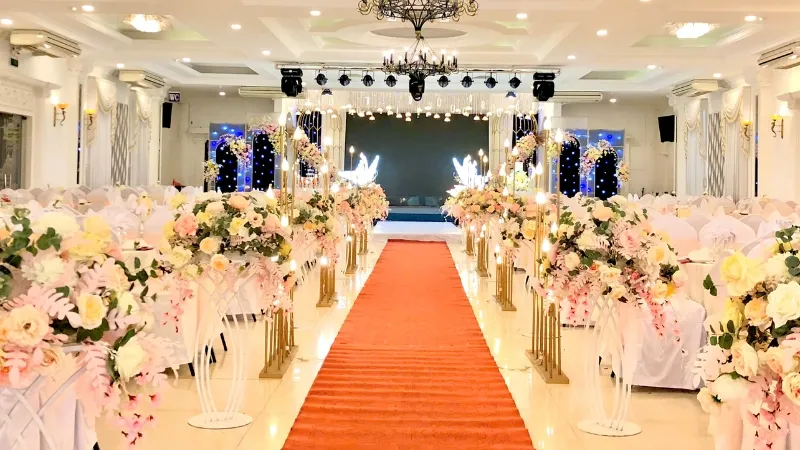 Sảnh tiệc long trọng và lịch thiệp tại Nhà hàng Minh Phú