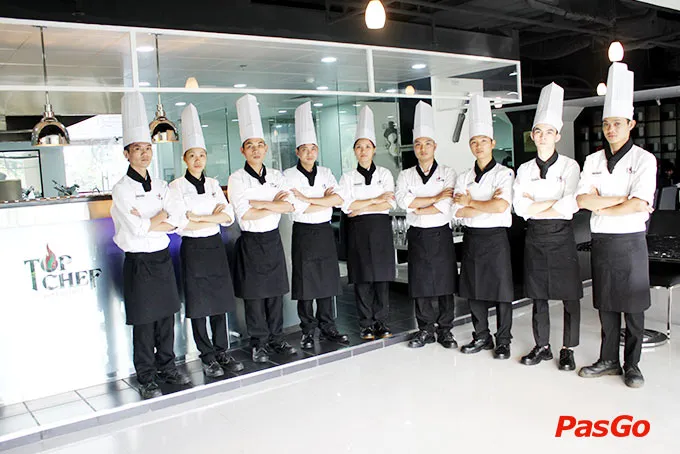 Nhà hàng Top Chef Hoàng Hoa Thám 17