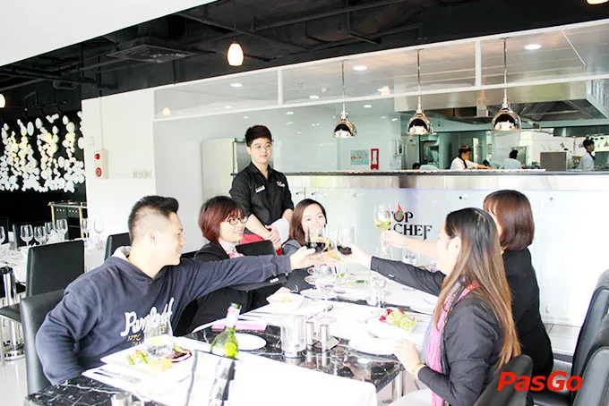 Nhà hàng Top Chef Hoàng Hoa Thám 19