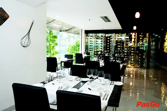 Nhà hàng Top Chef Hoàng Hoa Thám 21