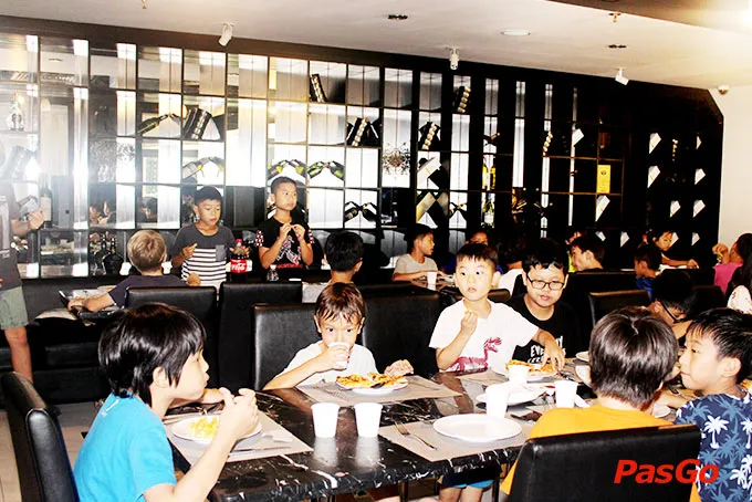 Nhà hàng Top Chef Hoàng Hoa Thám 23