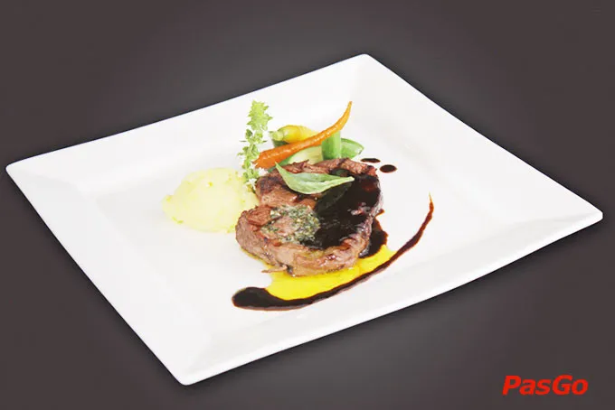 Nhà hàng Top Chef Hoàng Hoa Thám 4