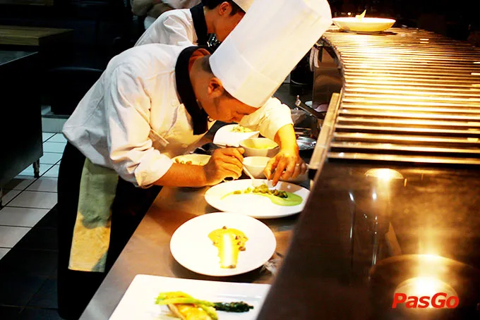 Nhà hàng Top Chef Hoàng Hoa Thám 9